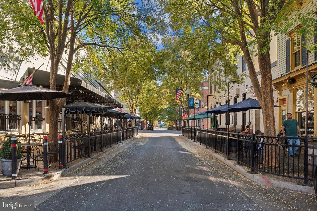 9666 Swallowtail Lane, Manassas, VA 20110