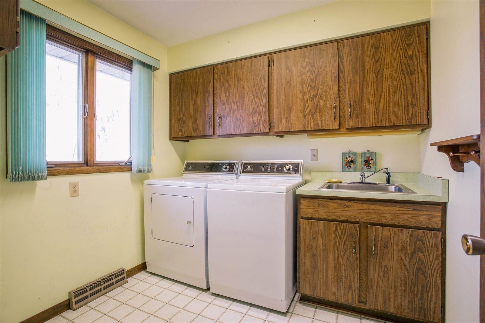 300 E Miller Street, Greenwood, WI 54437