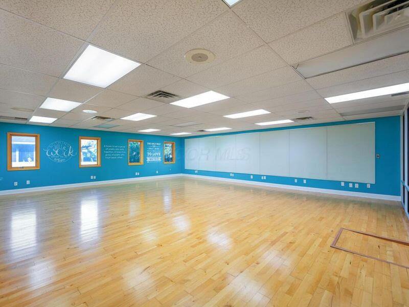 171 Green Meadows Drive South, Lewis Center, OH 43035