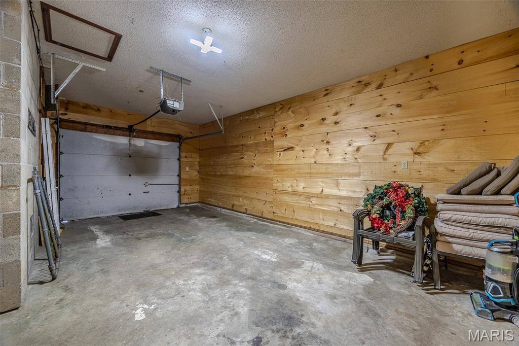 22622 Green Hills Road, Lebanon, MO 65536