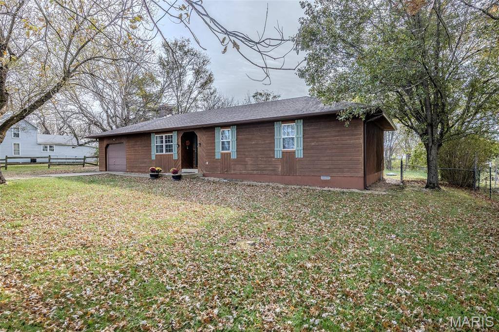 22622 Green Hills Road, Lebanon, MO 65536