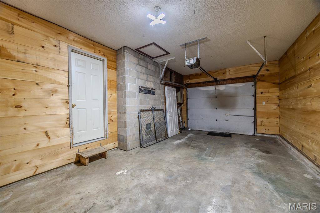 22622 Green Hills Road, Lebanon, MO 65536