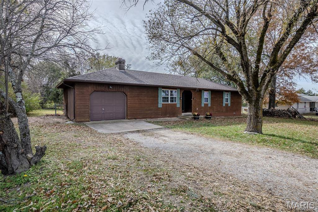 22622 Green Hills Road, Lebanon, MO 65536