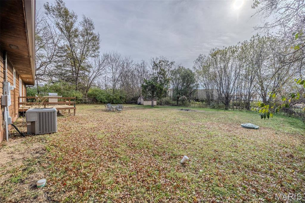 22622 Green Hills Road, Lebanon, MO 65536