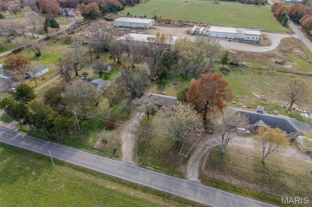 22622 Green Hills Road, Lebanon, MO 65536