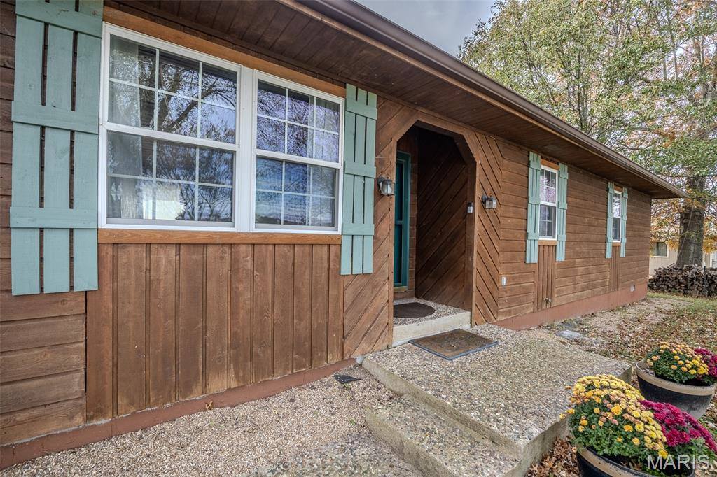 22622 Green Hills Road, Lebanon, MO 65536