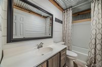 22622 Green Hills Road, Lebanon, MO 65536