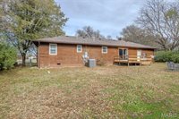 22622 Green Hills Road, Lebanon, MO 65536