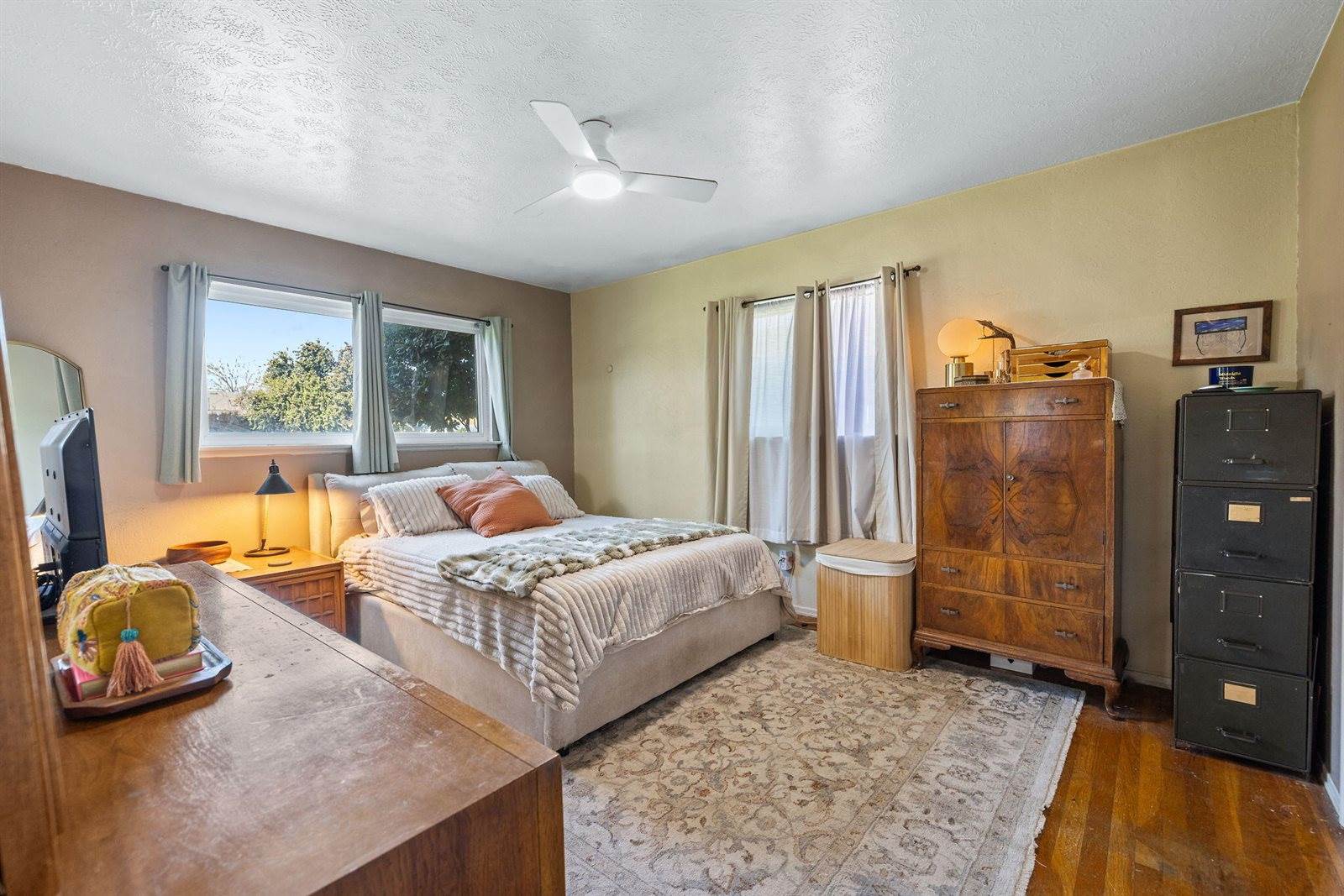 646 South Redwood Drive, Visalia, CA 93277