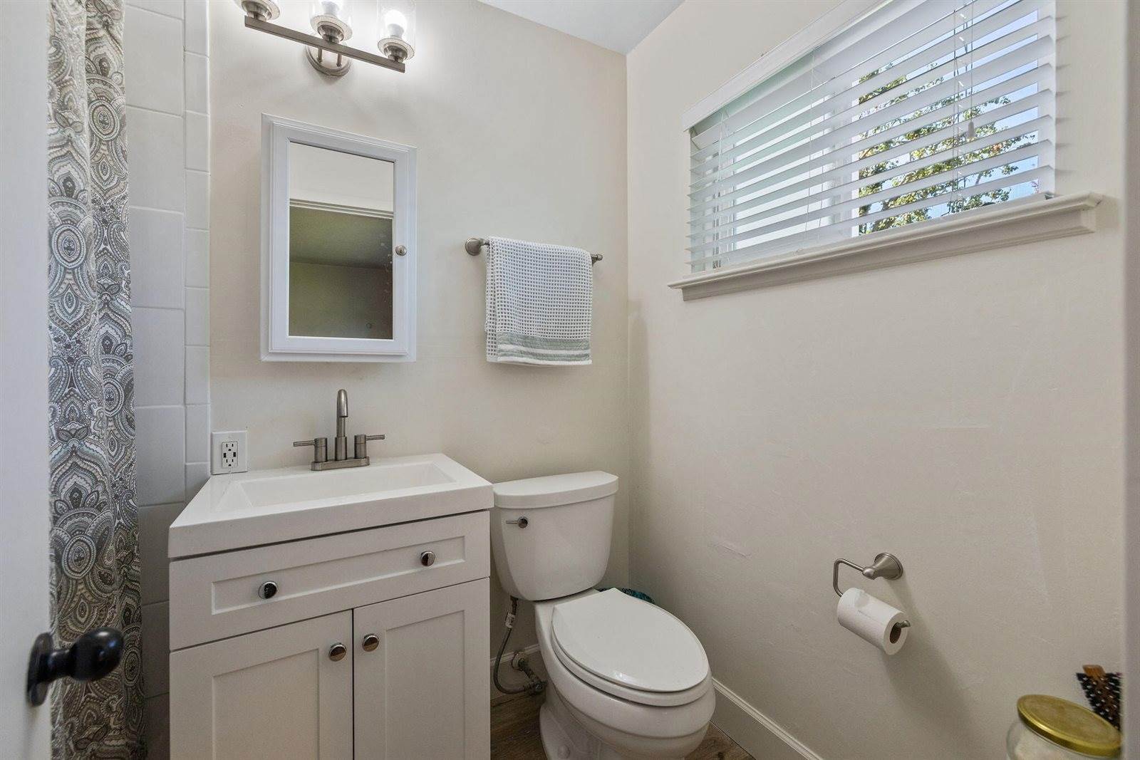 646 South Redwood Drive, Visalia, CA 93277