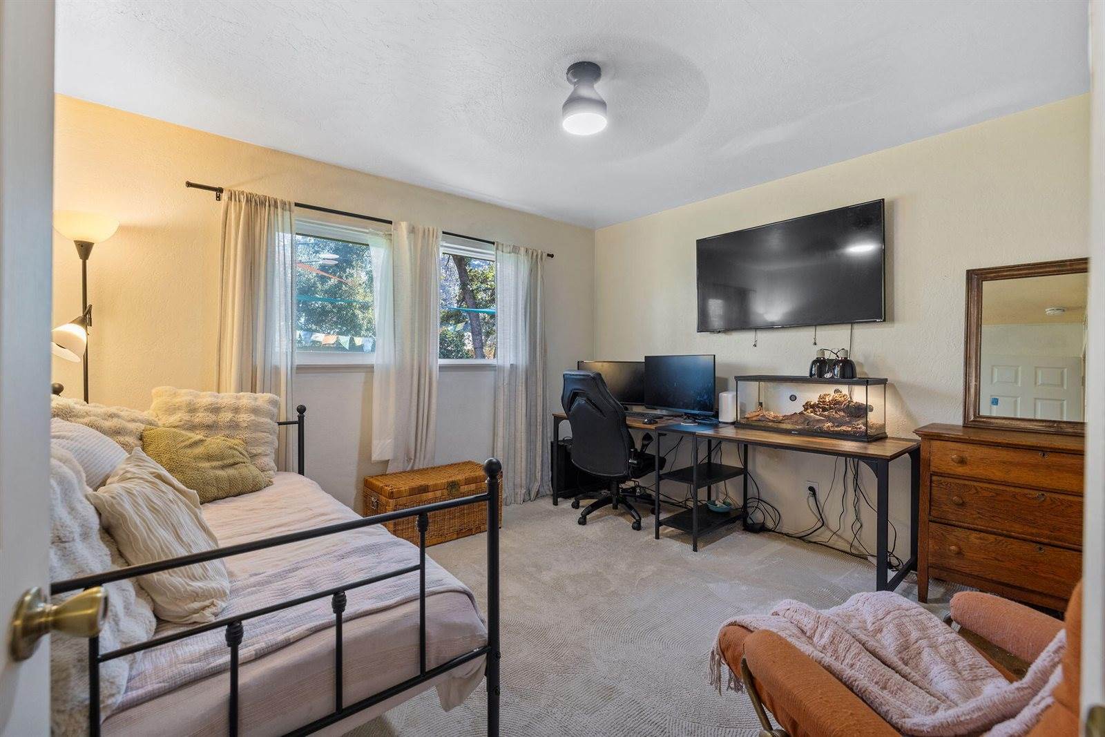 646 South Redwood Drive, Visalia, CA 93277