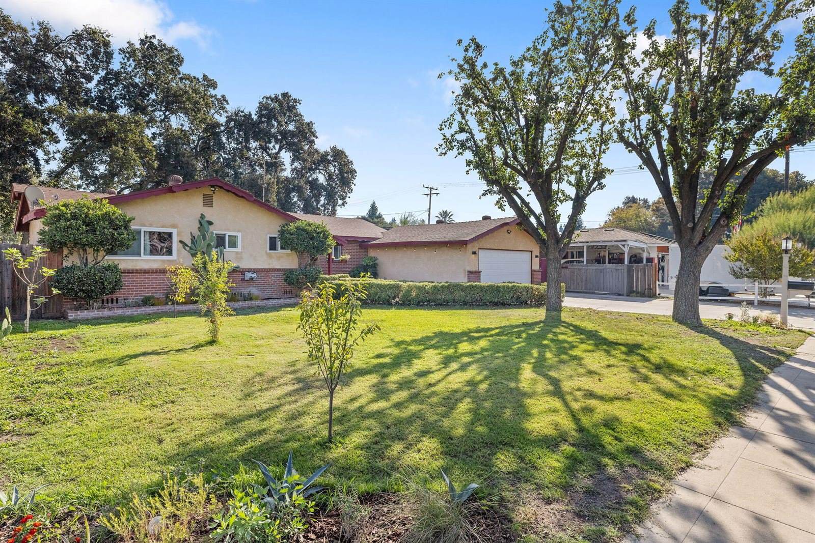 646 South Redwood Drive, Visalia, CA 93277