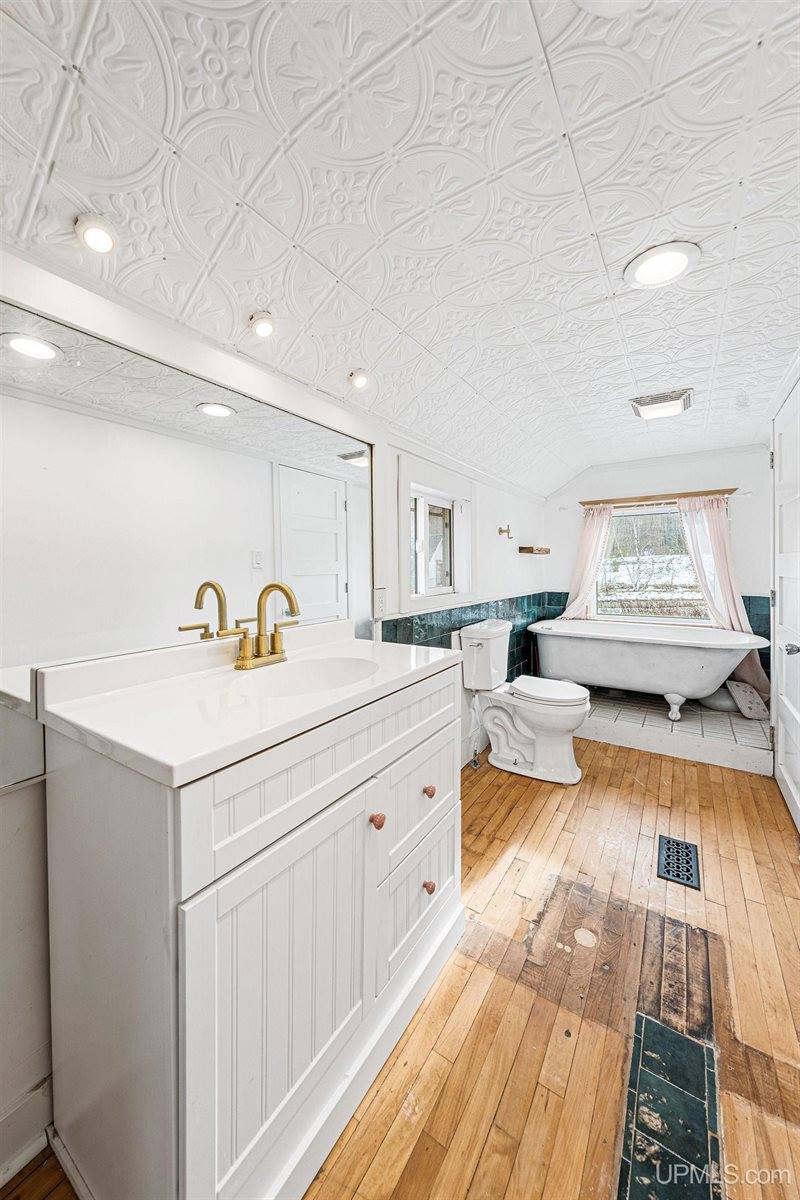 367 County Road, Negaunee, MI 49866