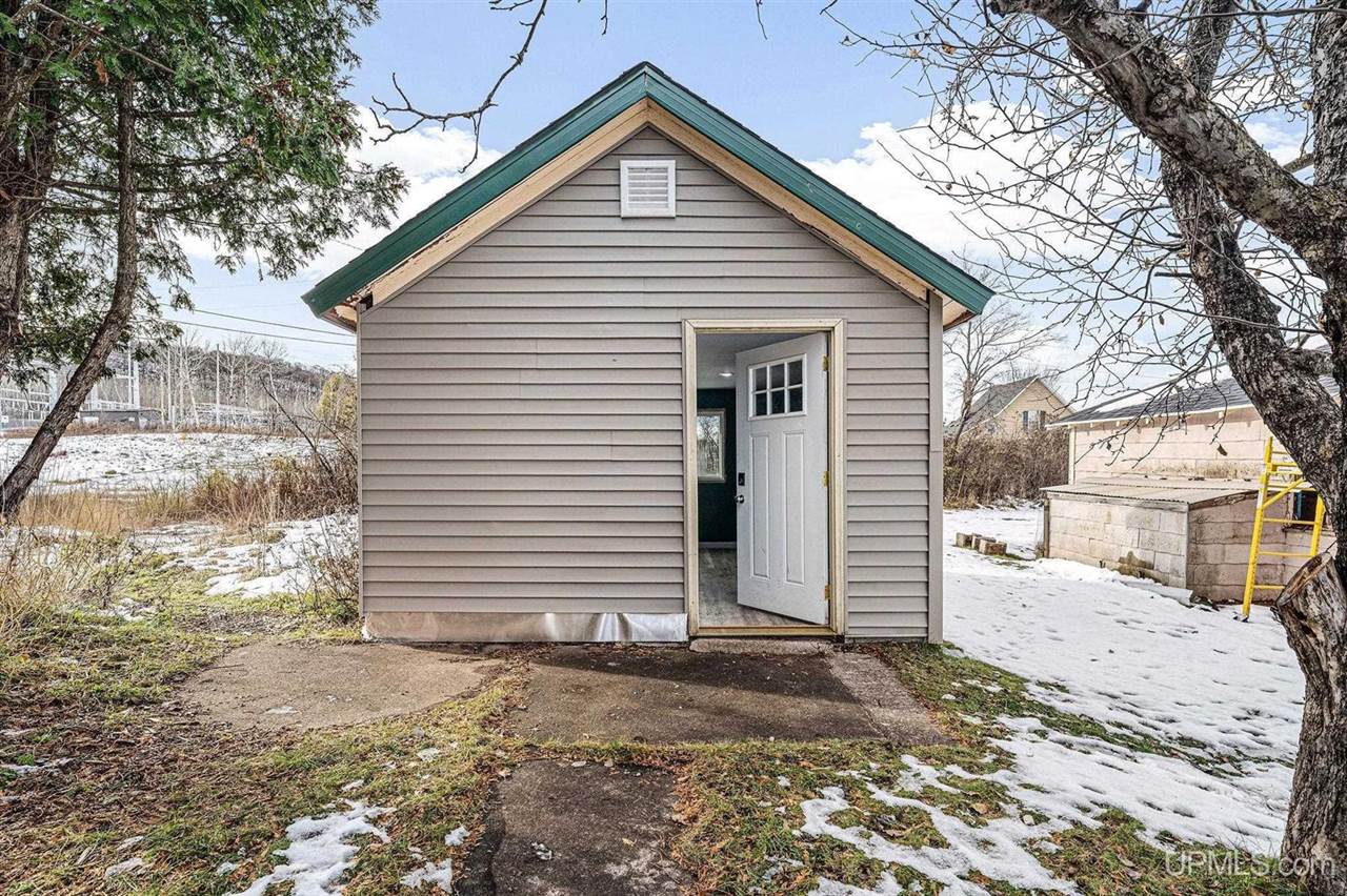 367 County Road, Negaunee, MI 49866