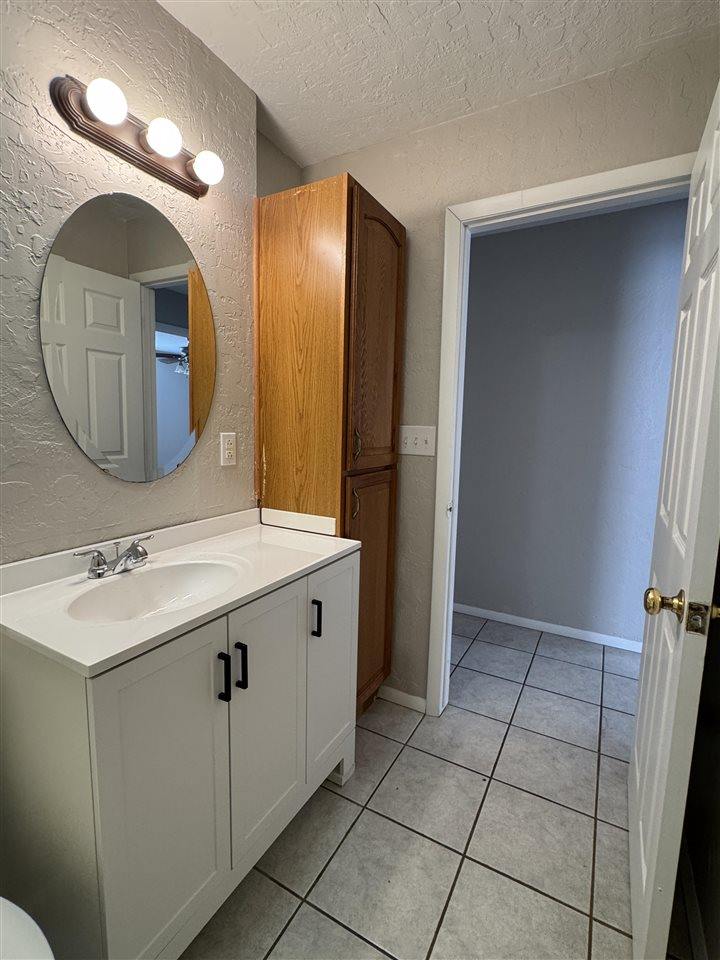 203 Maple St, Elgin, OK 73538