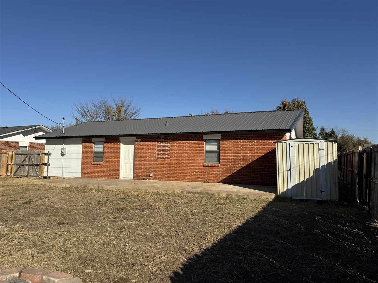 203 Maple St, Elgin, OK 73538