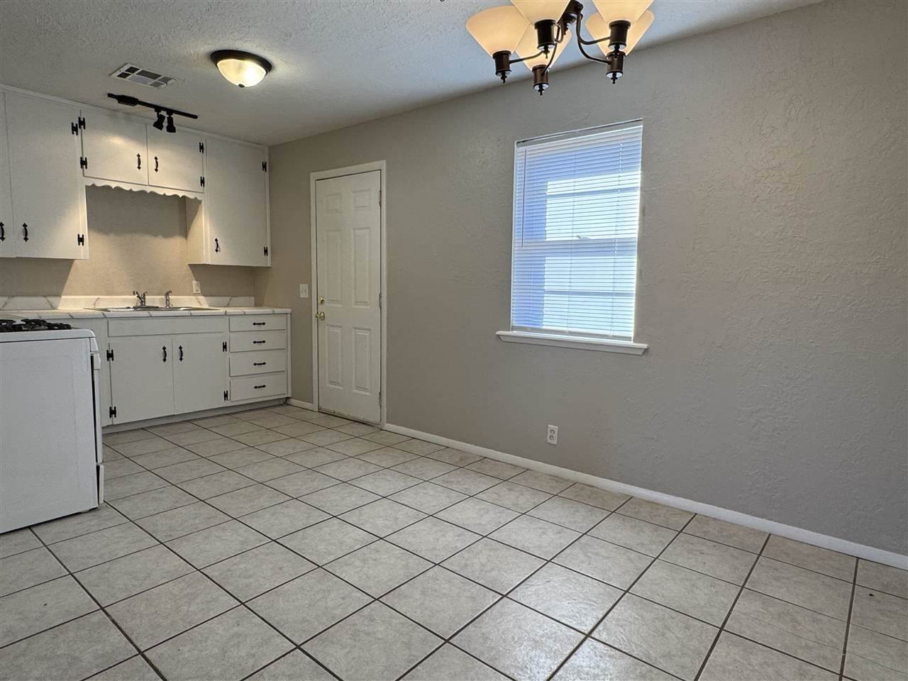 203 Maple St, Elgin, OK 73538