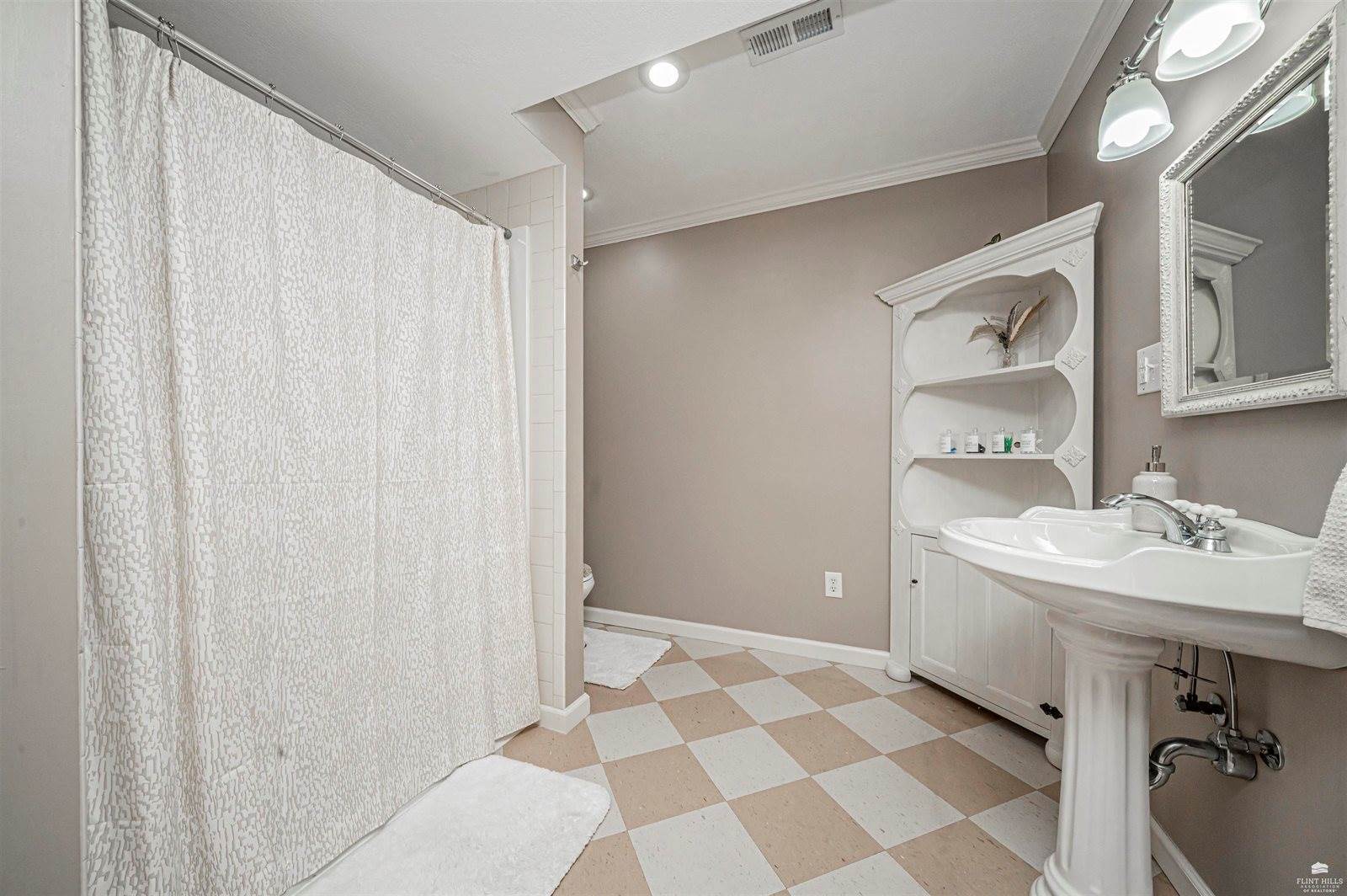 1311 Meadow Lane, Abilene, KS 67410