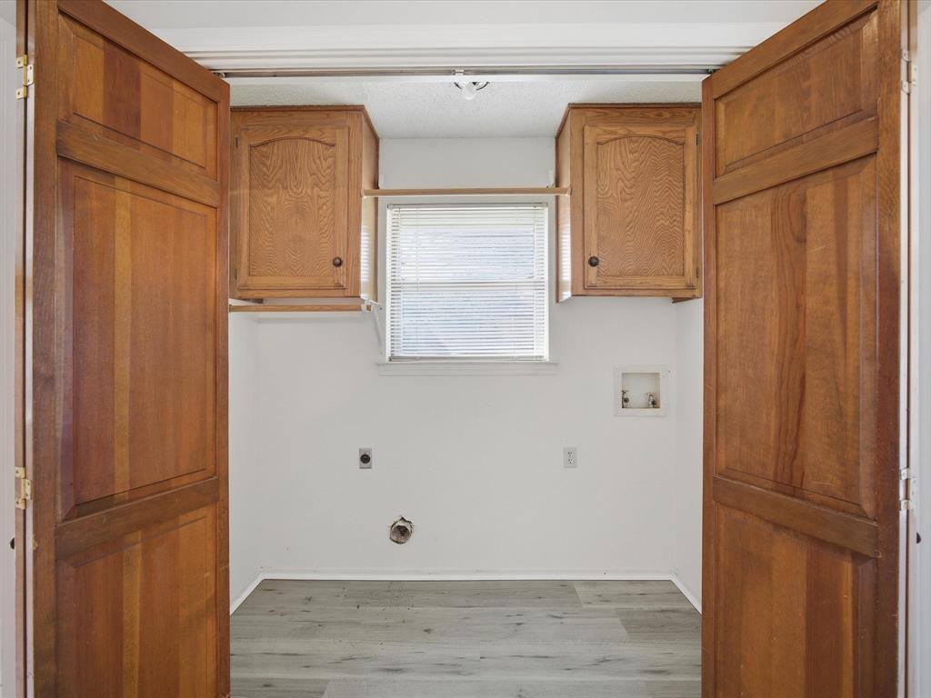 7124 Meadow Park North, North Richland Hills, TX 76180