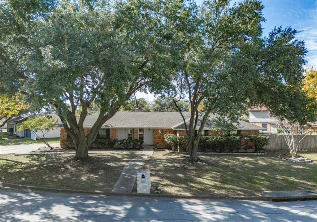 7124 Meadow Park North, North Richland Hills, TX 76180