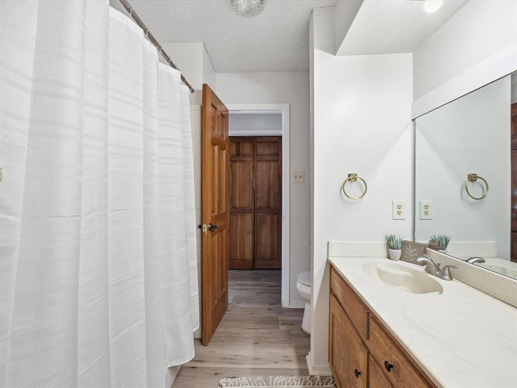 7124 Meadow Park North, North Richland Hills, TX 76180