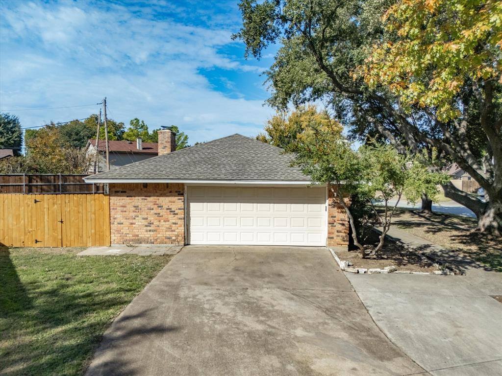 7124 Meadow Park North, North Richland Hills, TX 76180