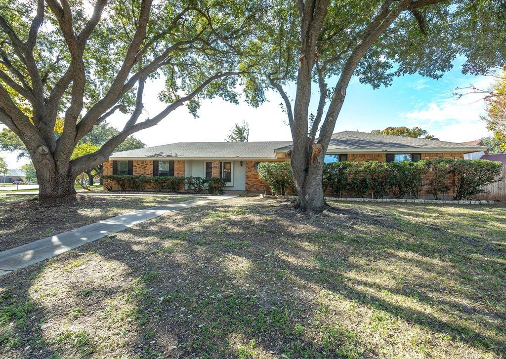 7124 Meadow Park North, North Richland Hills, TX 76180