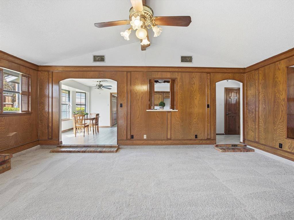 7124 Meadow Park North, North Richland Hills, TX 76180