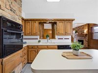 7124 Meadow Park North, North Richland Hills, TX 76180