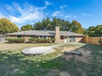 7124 Meadow Park North, North Richland Hills, TX 76180