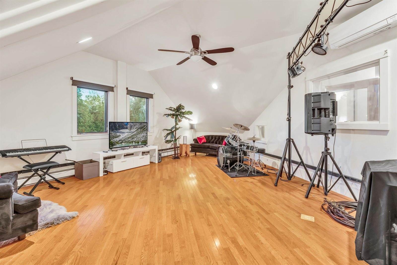 11 Salmon Road, Dover-Foxcroft, ME 04426