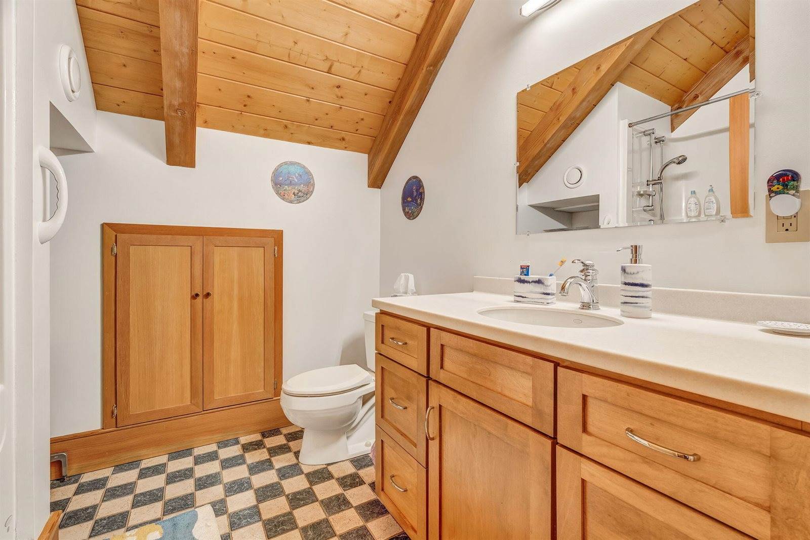 11 Salmon Road, Dover-Foxcroft, ME 04426