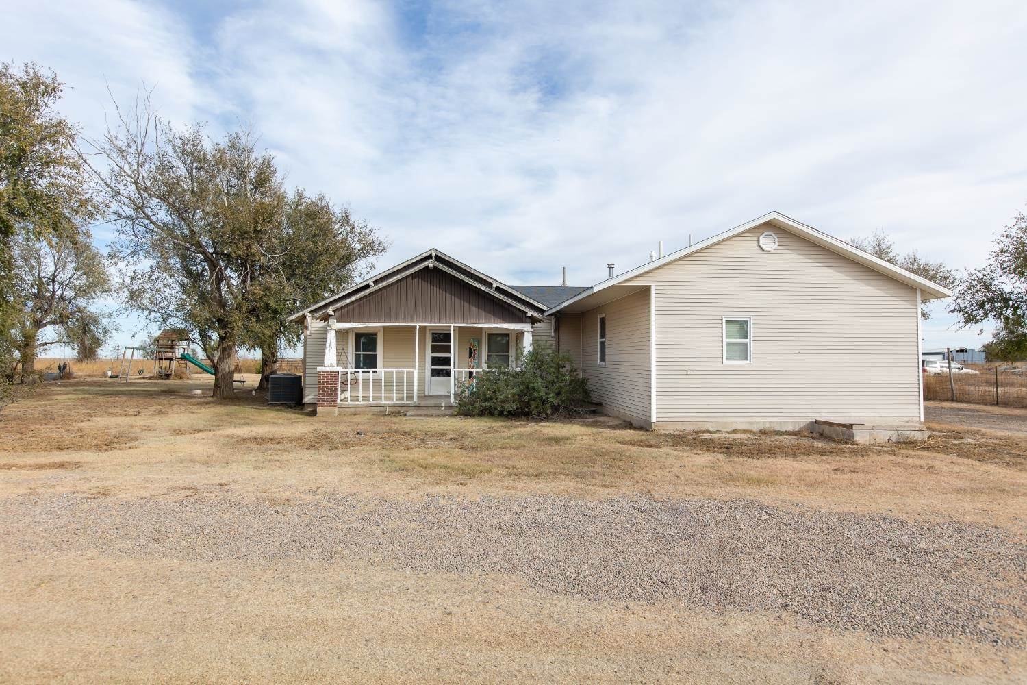 633 South Big Bow Grade, Johnson, KS 67855