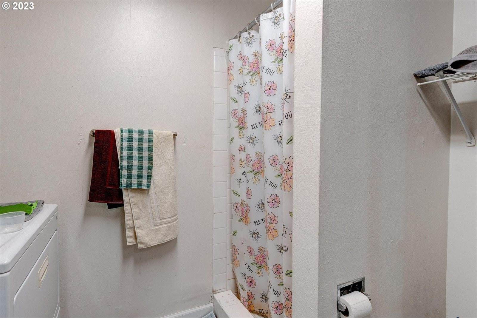 6097 SW Valley Ave, Beaverton, OR 97008