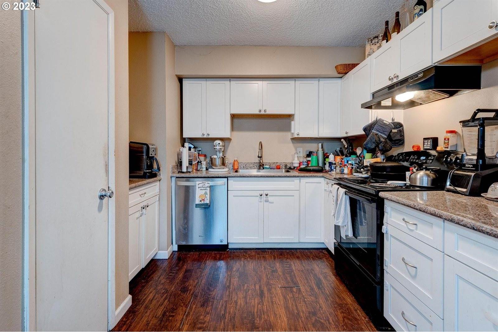 6097 SW Valley Ave, Beaverton, OR 97008