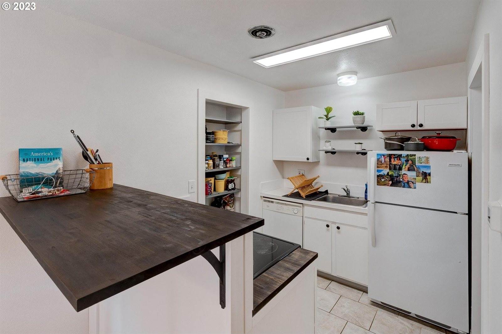 6097 SW Valley Ave, Beaverton, OR 97008