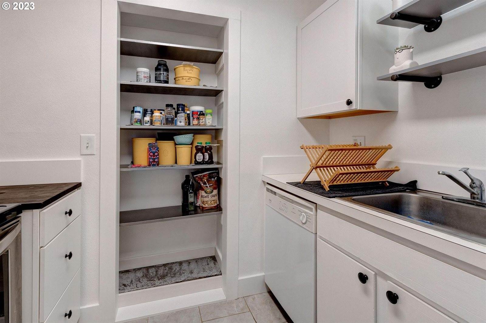 6097 SW Valley Ave, Beaverton, OR 97008