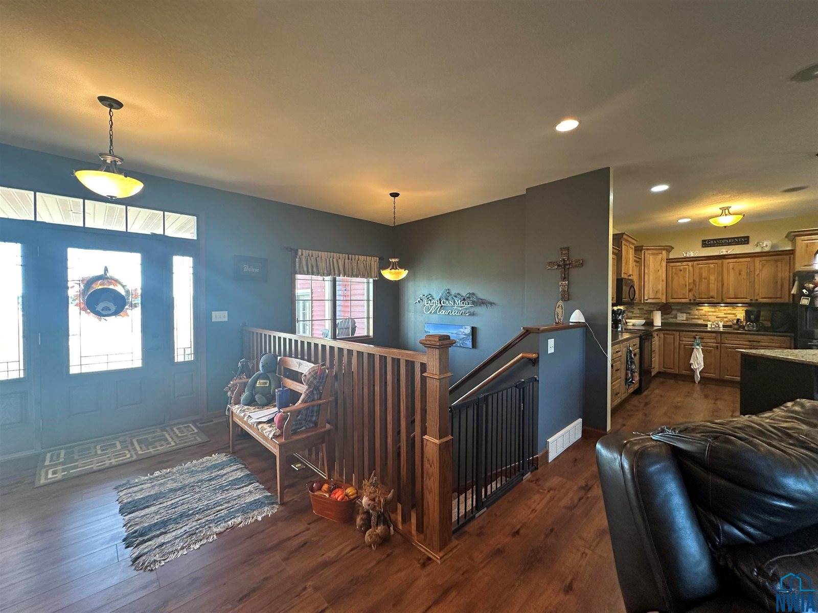 240 N Pond Dr., Jackson, MN 56143