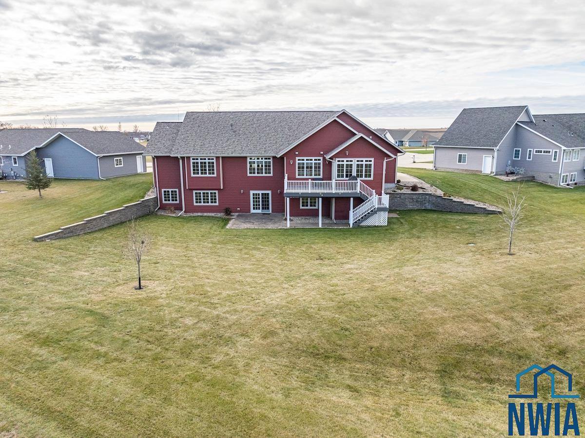 240 N Pond Dr., Jackson, MN 56143