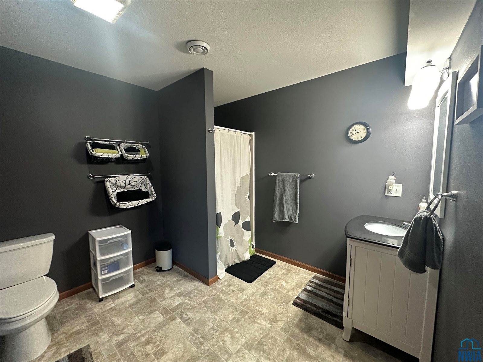 240 N Pond Dr., Jackson, MN 56143