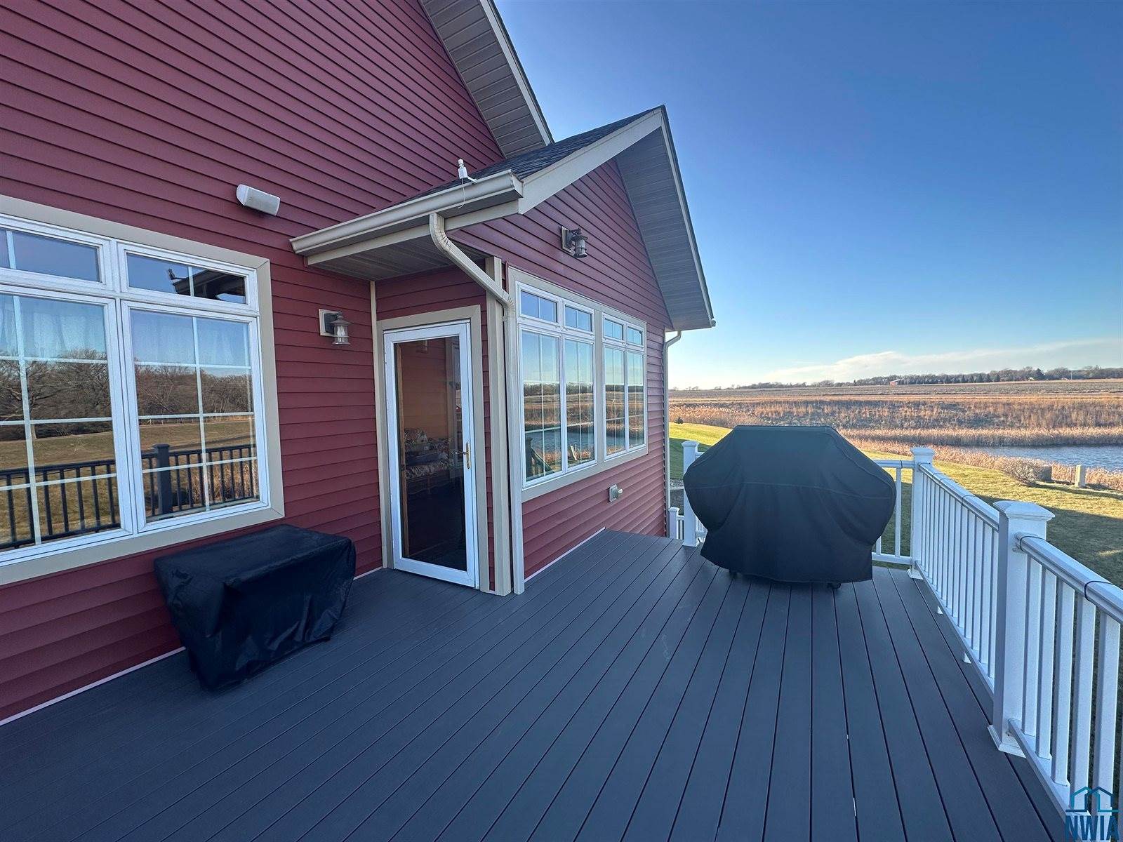 240 N Pond Dr., Jackson, MN 56143