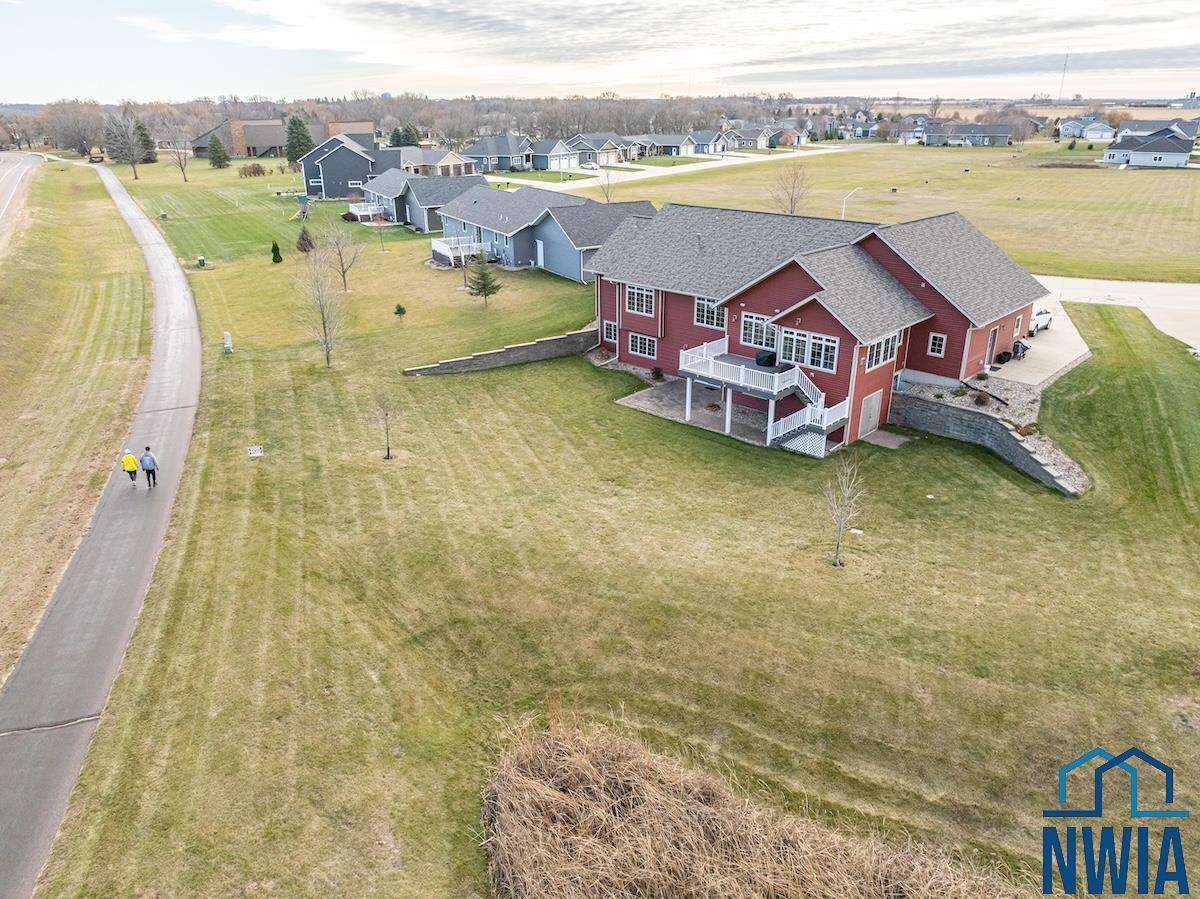 240 N Pond Dr., Jackson, MN 56143