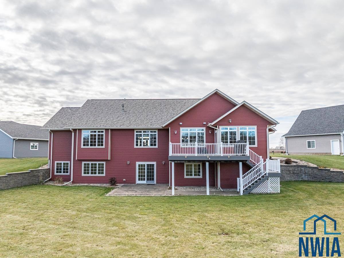 240 N Pond Dr., Jackson, MN 56143