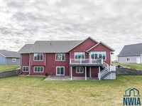 240 N Pond Dr., Jackson, MN 56143