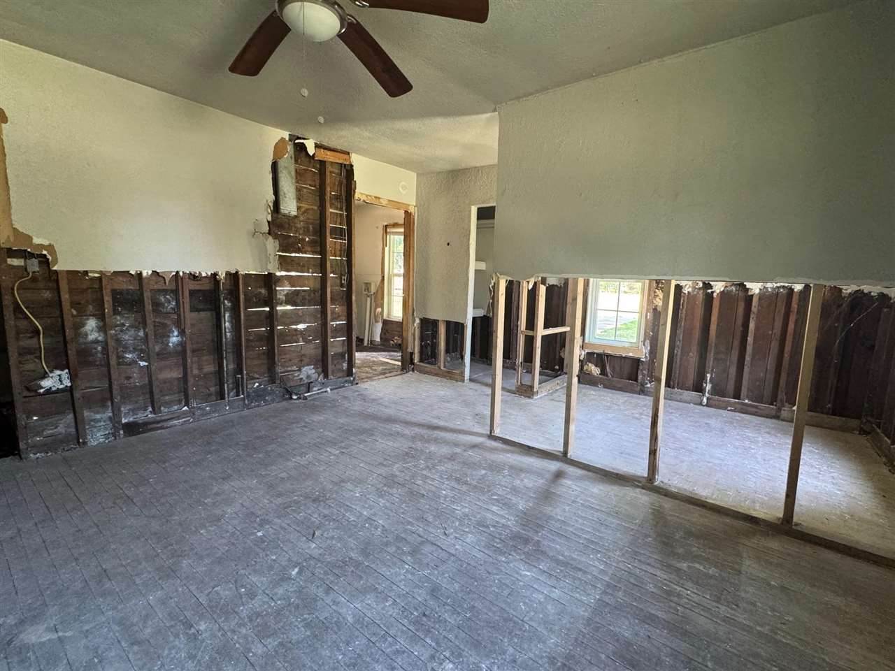 905 SW 3rd St, Lawton, OK 73501