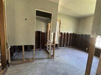 905 SW 3rd St, Lawton, OK 73501