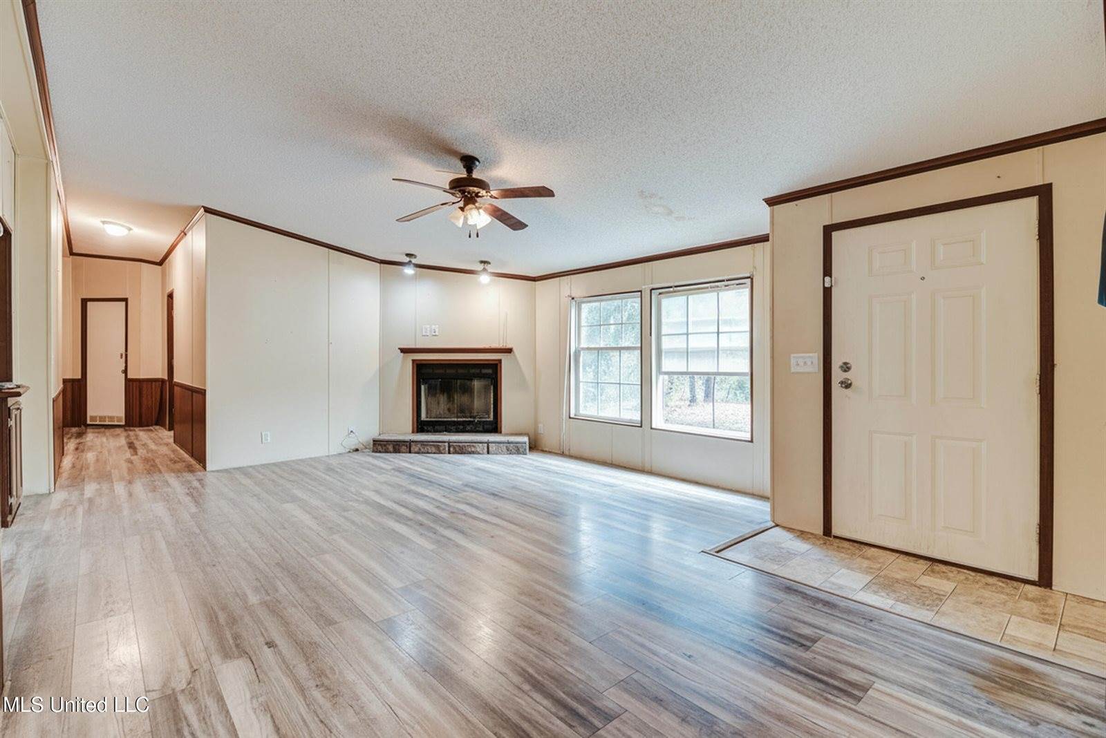 7141 Road 406, Kiln, MS 39556