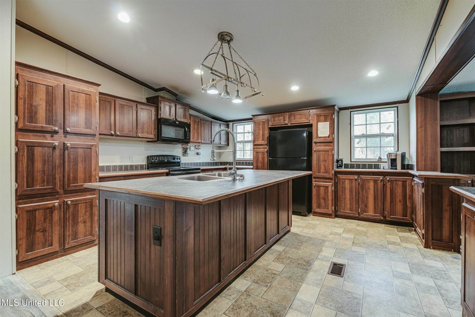 7141 Road 406, Kiln, MS 39556