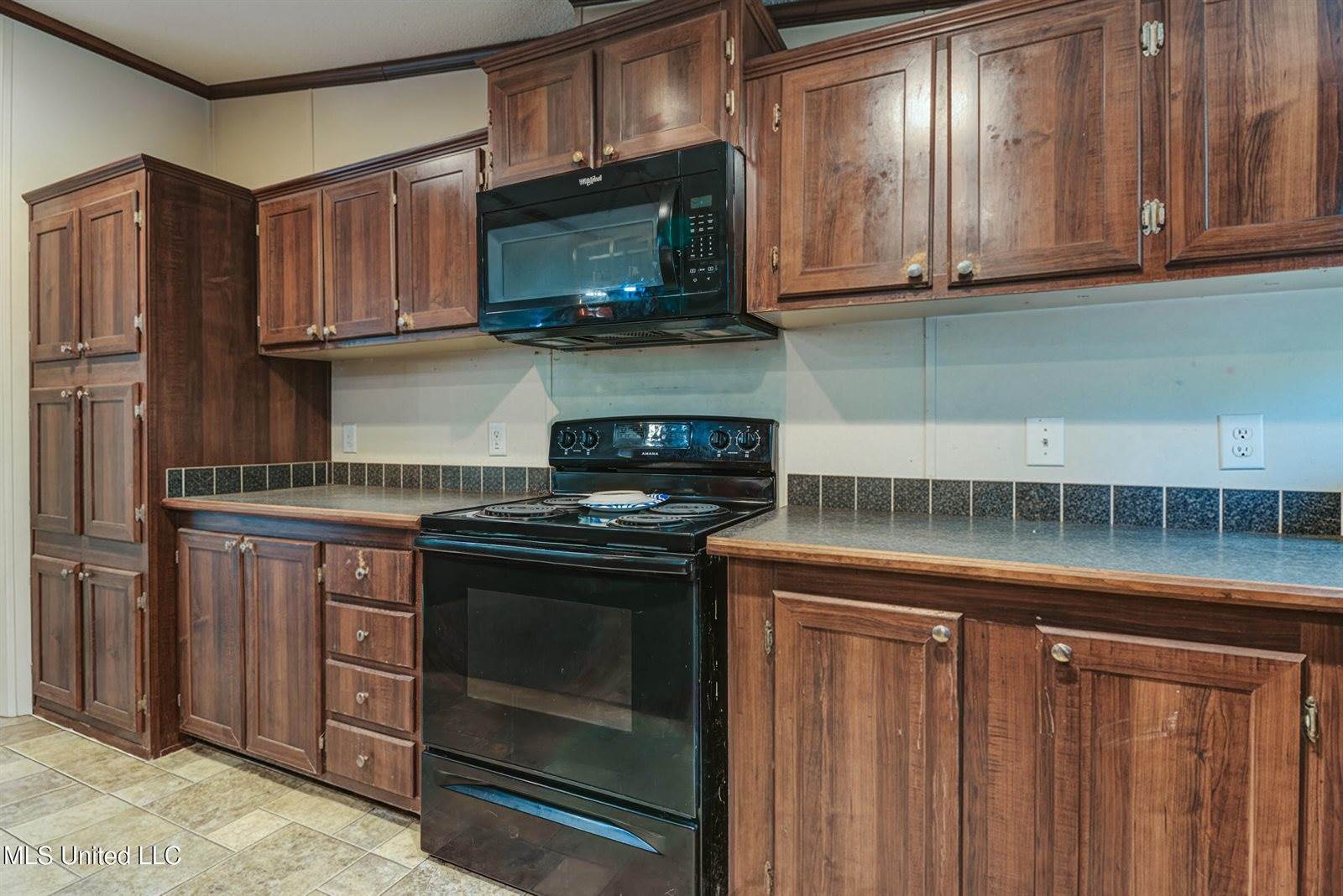 7141 Road 406, Kiln, MS 39556