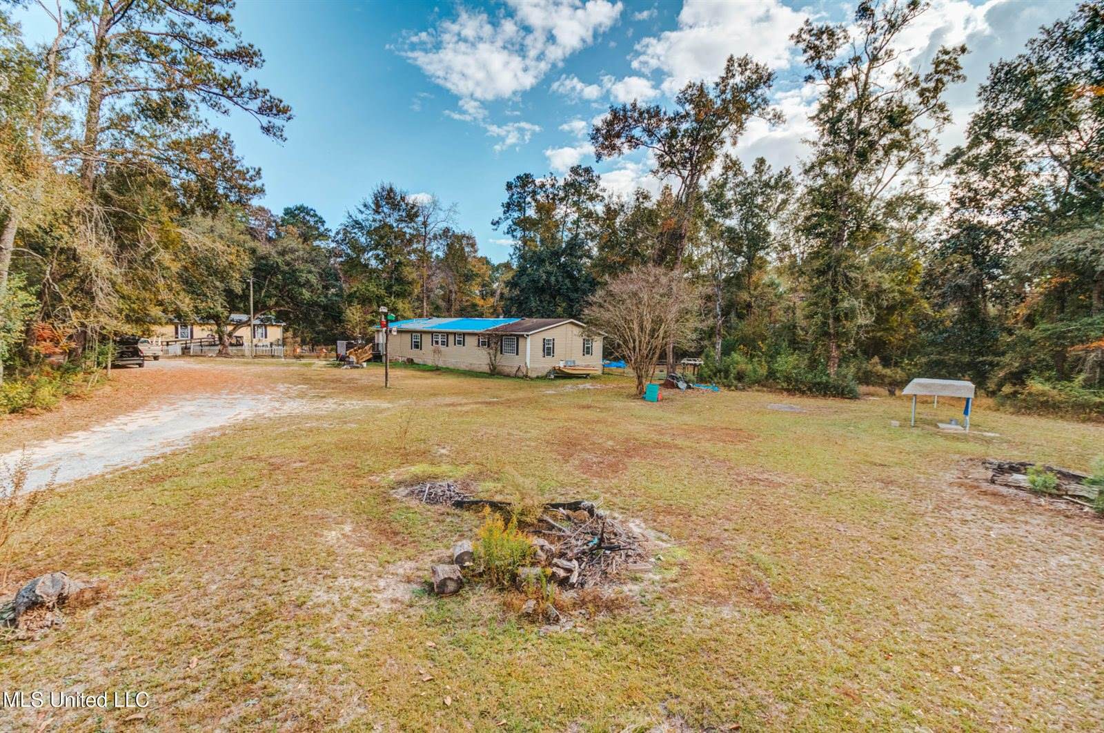 7141 Road 406, Kiln, MS 39556